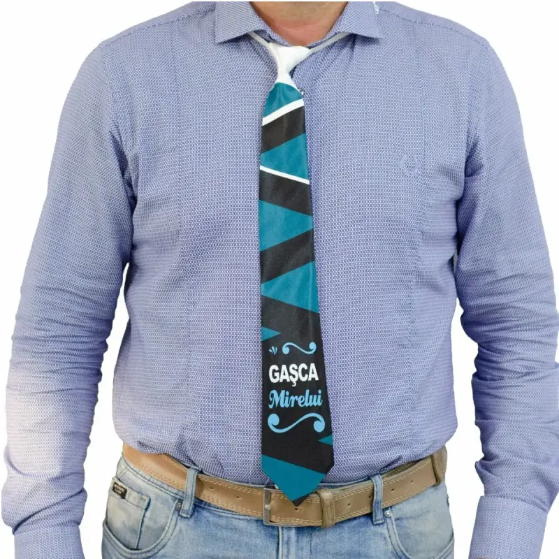 Gasca mirelui, cravata cu mesaj